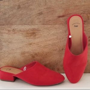 GAP *NEVER WORN* RED MULES